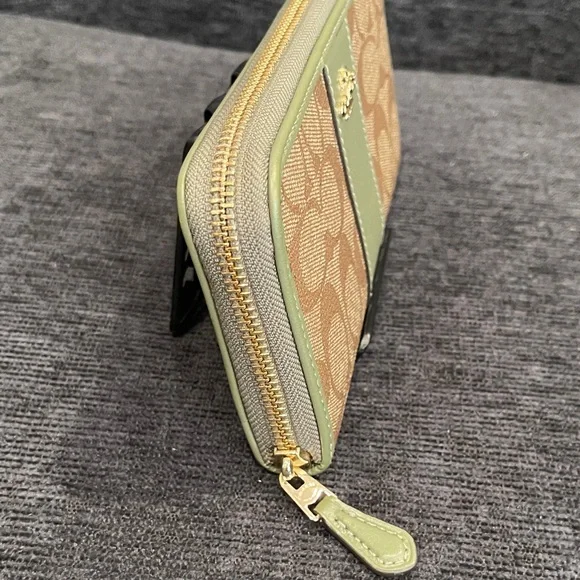 Coach Accordion Signature Canvas Sage Green & Beige Zip Wallet With Leather - Picture 4 of 7